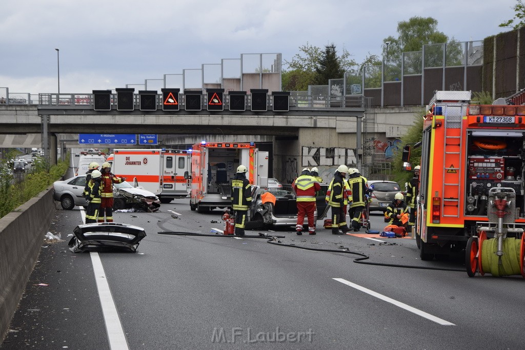 VU Auffahrunfall A 3 Rich Oberhausen kurz vor AS Koeln Dellbrueck P062.JPG - Miklos Laubert